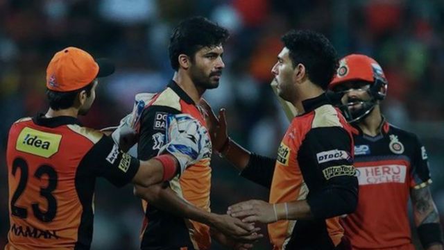 Indian pacer, who bowled Virat Kohli to deny 1000-run season and RCB IPL 2016 title, announces retirement from all forms of cricket File Photo: India's MS Dhoni presents Barinder Sran with his cap before the Victoria Bitter ODI series against Australia on January 12, 2016 in Perth, Australia. (Getty)