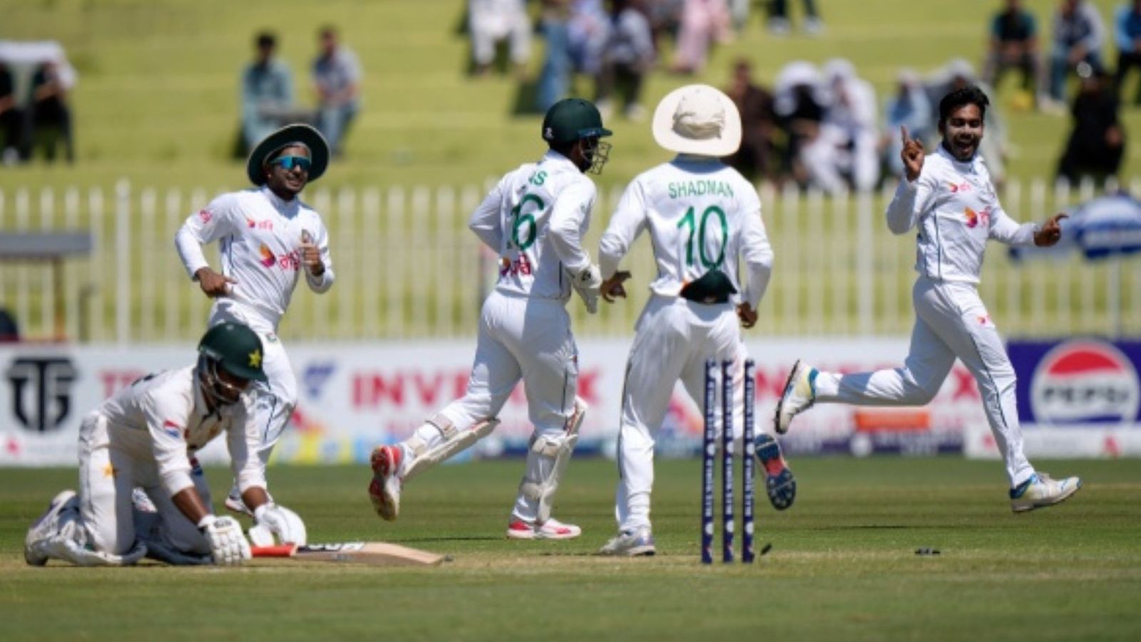 PAK vs BAN, 2nd Test: Bangladesh ride on Mehidy Hasan Miraz's fifer to bowl out Pakistan for 274 on Day 2 despite Ayub-Masood-Salman's fifties PAK vs BAN, 2nd Test: Bangladesh ride on Mehidy Hasan Miraz's fifer to bowl out Pakistan for 274 on Day 2 despite Ayub-Masood-Salman's fifties. (X)
