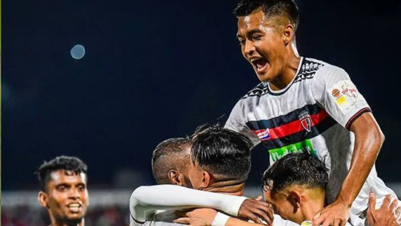 Durand Cup 2024: NorthEast United FC upset Mohun Bagan SG in thrilling penalty shootout to clinch maiden title Durand Cup 2024: NorthEast United FC upset Mohun Bagan SG in thrilling penalty shootout to clinch maiden title. (X)