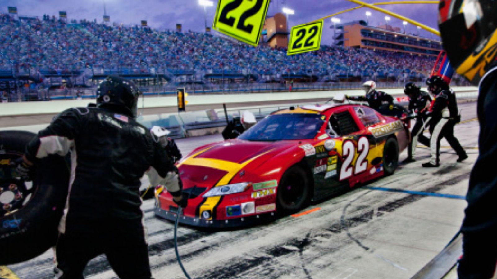 NASCAR 2024: How many pit stops are allowed in a race? Pit stops during a race (Getty)