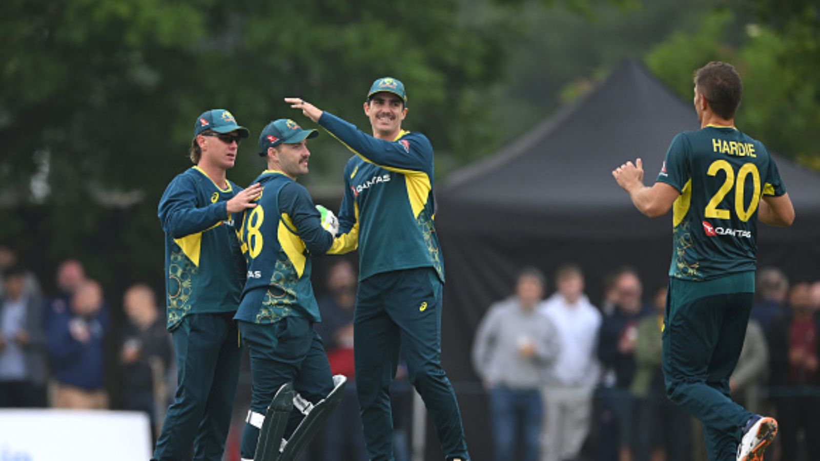 Josh Inglis' record-breaking ton, Marcus Stoinis' 4-fer power Australia to series-clinching 70-run win over Scotland in 2nd T20I Australia wicketkeeper Josh Inglis is congratulated by team mates after catching out Michael Jones during 2nd T20I against Scotland on September 6. (Getty)