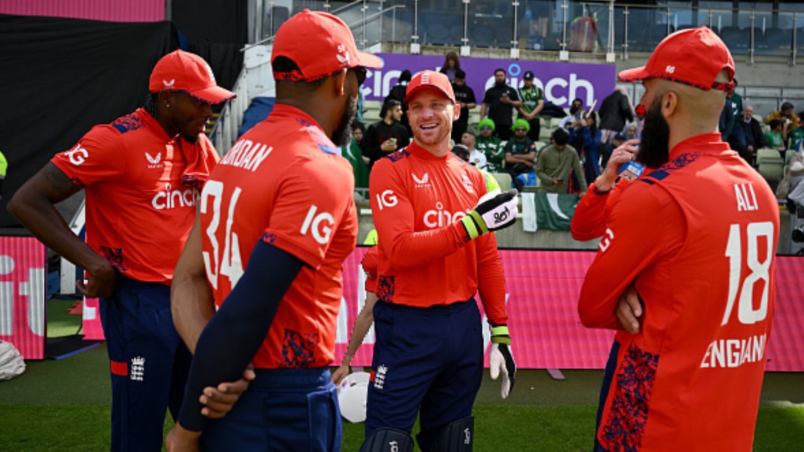 England's 2-time World Cup-winning star announces sudden retirement from international cricket, says 'felt the time was right' England captain Jos Buttler (centre) speaks with Chris Jordan and Moeen Ali (right) during the 2nd T20I match against Pakistan at Edgbaston on May 25, 2024 in Birmingham. (Getty)