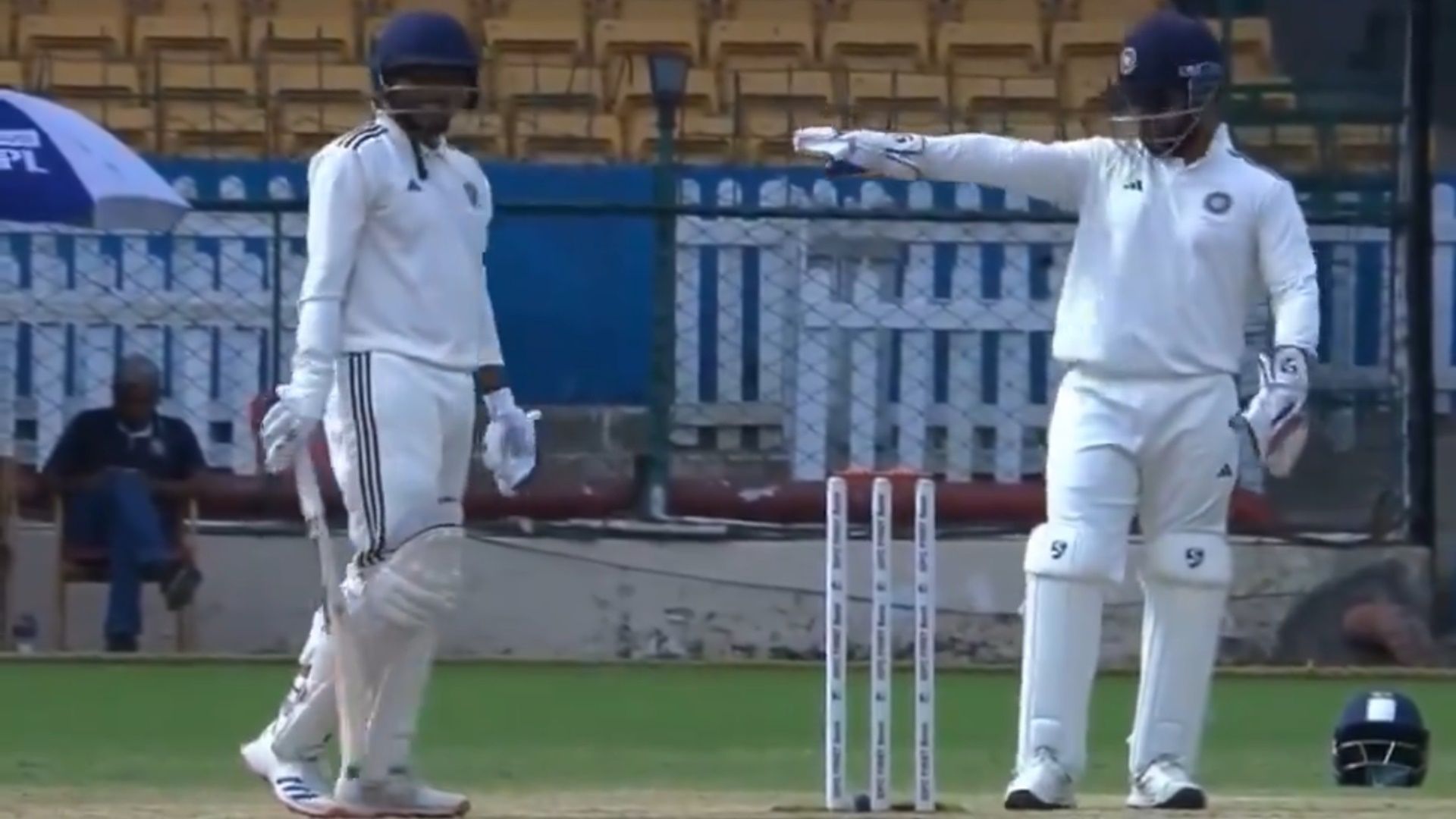 'Kha le Maa Kasam nahi lega': Rishabh Pant's hilarious banter with Kuldeep Yadav during Duleep Trophy clash goes viral; watch video Kuldeep Yadav and Rishabh Pant during Duleep Trophy clash (Screengrab: X)
