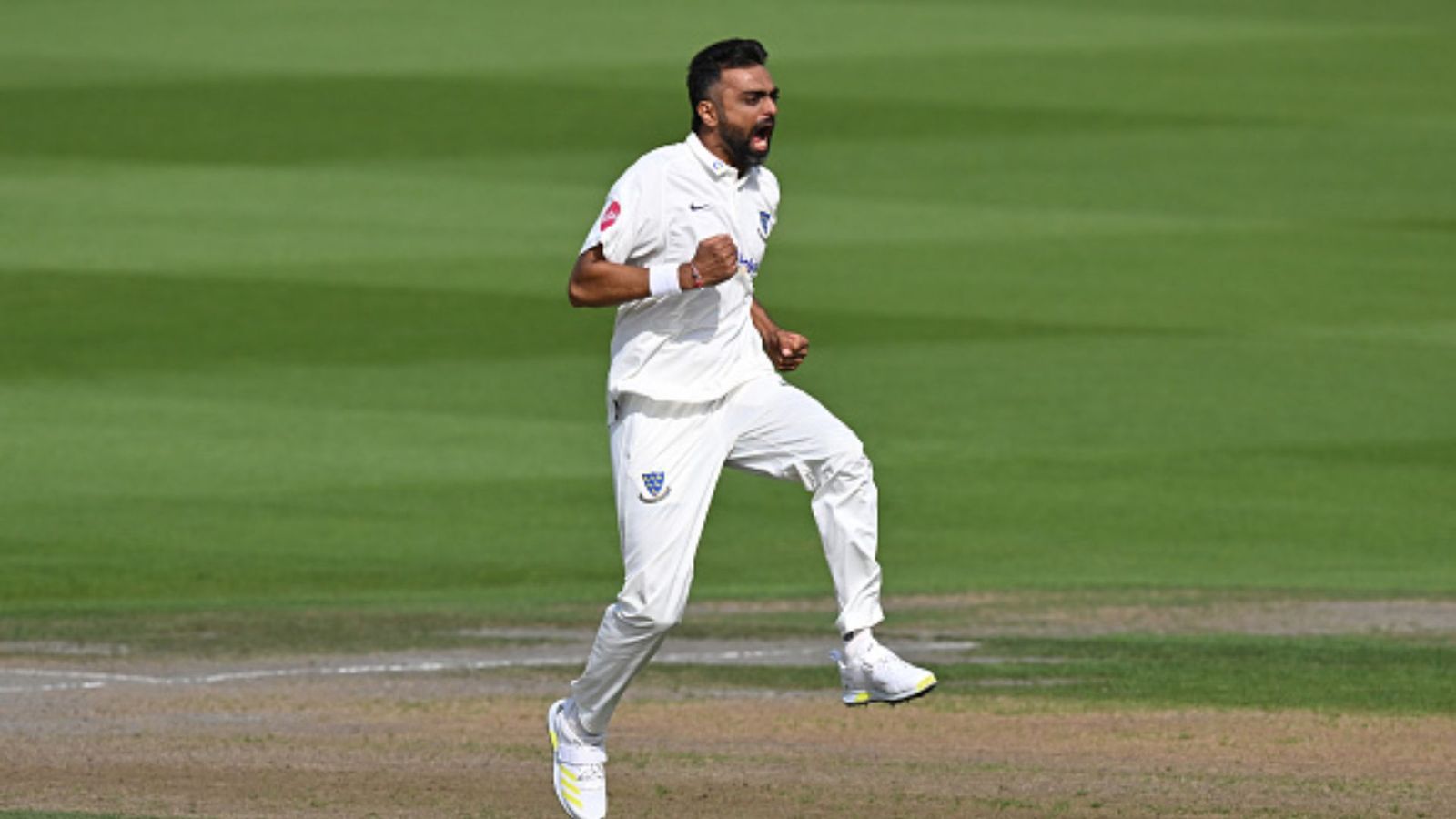 WATCH: Jaydev Unadkat shatters Sam Northeast’s middle stump in SUS vs GLM 2024 County Championship match Jaydev Unadkat (getty)