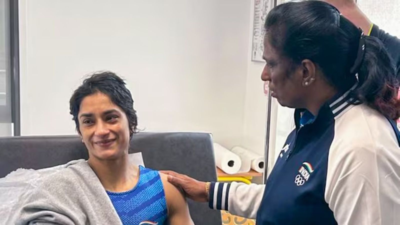 'Social media pe daal ke bol rahe ho hum saath mein khade hai': Vinesh Phogat accuses PT Usha of faking support after her gold medal hopes were dashed PT Usha visits Vinesh Phogat in the hospital during Paris Olympics 2024 (File Photo)