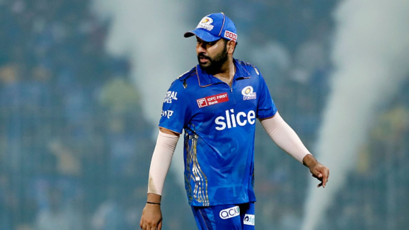 'It's so ridiculous, messes around the...': Ex-MI coach's big revelation on Rohit Sharma's behaviour with teammates Rohit Sharma in MI jersey (getty)