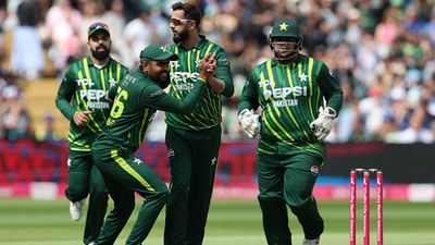 Imad Wasim reveals he was ‘surprised’ to see Babar Azam becoming captain again, says 'What can I say, it's ultimately the selectors’ call' Imad Wasim celebrates a wicket with Babar Azam (Getty Images)