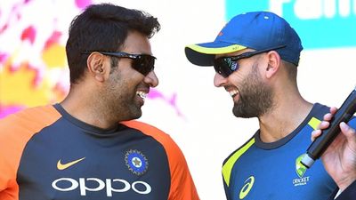 Former Pakistan cricketer wants R Ashwin to respond to Nathan Lyon's 'stupid statement' and say 'India will defeat Australia 5-0' R Ashwin and Nathan Lyon during a conversation (File Photo: Getty Images)