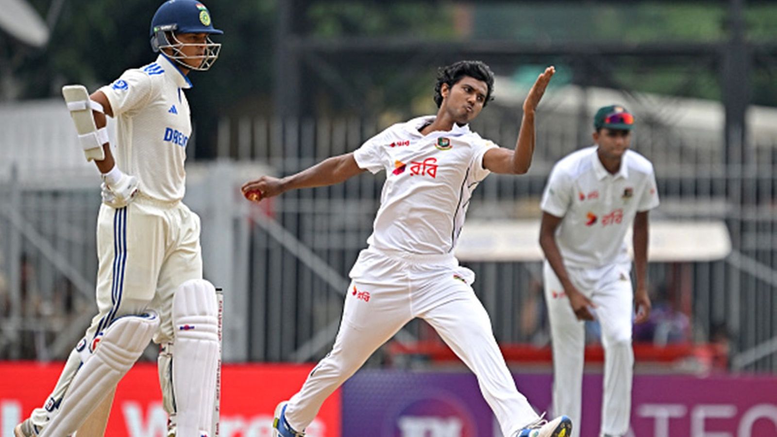Hasan Mahmud does what no touring pacer has done on Indian soil in first 10 overs of a Test, breaks former New Zealand bowler's 14-year-old record Hasan Mahmud bowls as Yashasvi Jaiswal looks on in first session of Chennai Test (Getty Images)