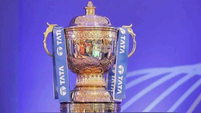 BCCI set to allow these many retentions in IPL 2025 with no right to match option; check details IPL trophy in this frame. (X)