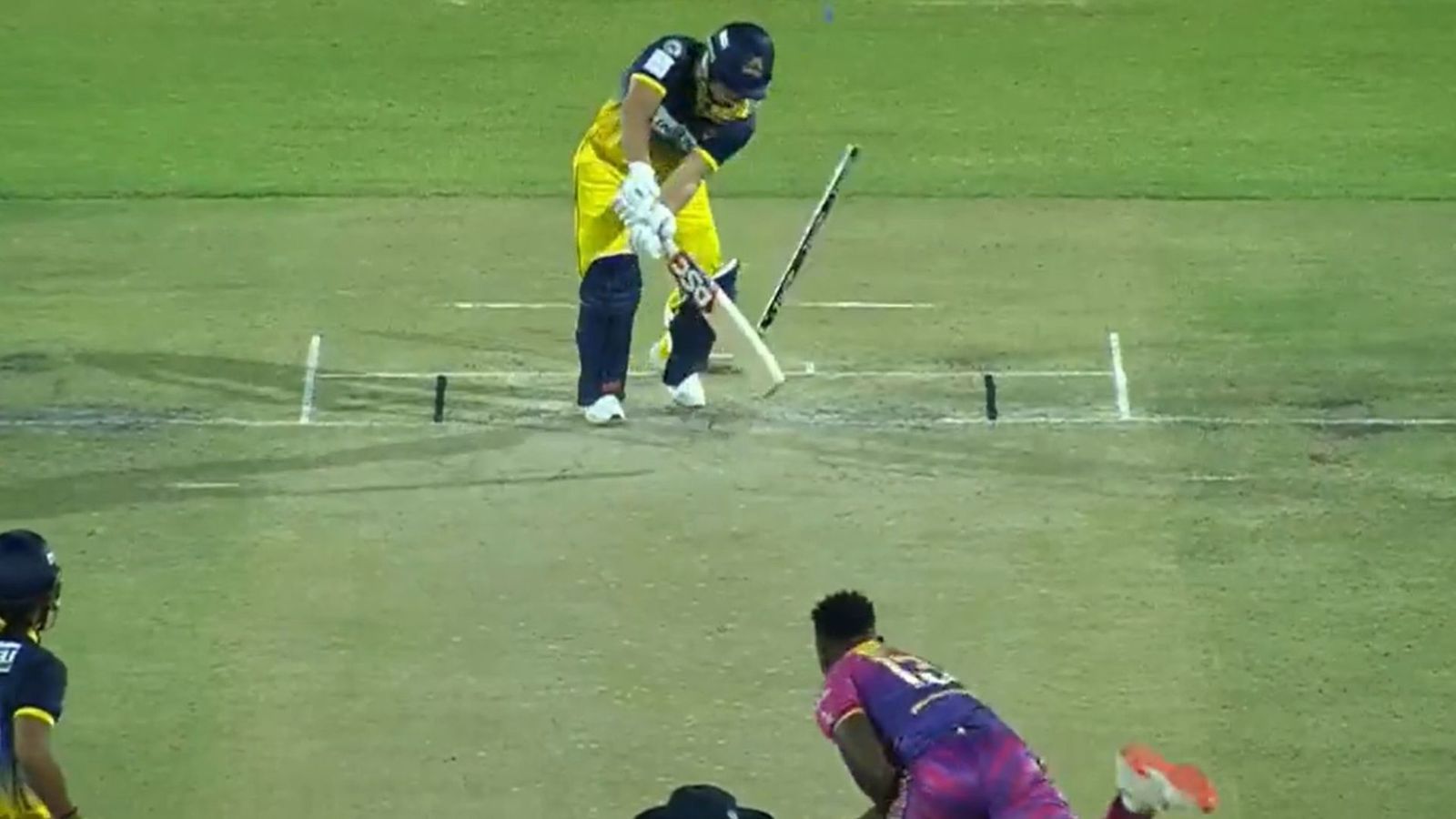 WATCH: Zimbabwe pacer clean bowls David Warner with toe crushing yorker David Warner (screengrab)