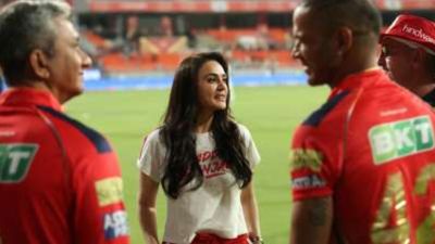 Punjab Kings part ways with two big wigs ahead of IPL 2025 as their coaching set-up undergoes massive revamp Punjab Kings part ways with Sanjay Bangar, Trevor Bayliss ahead of IPL 2025 as their coaching set-up undergoes massive revamp. (X)