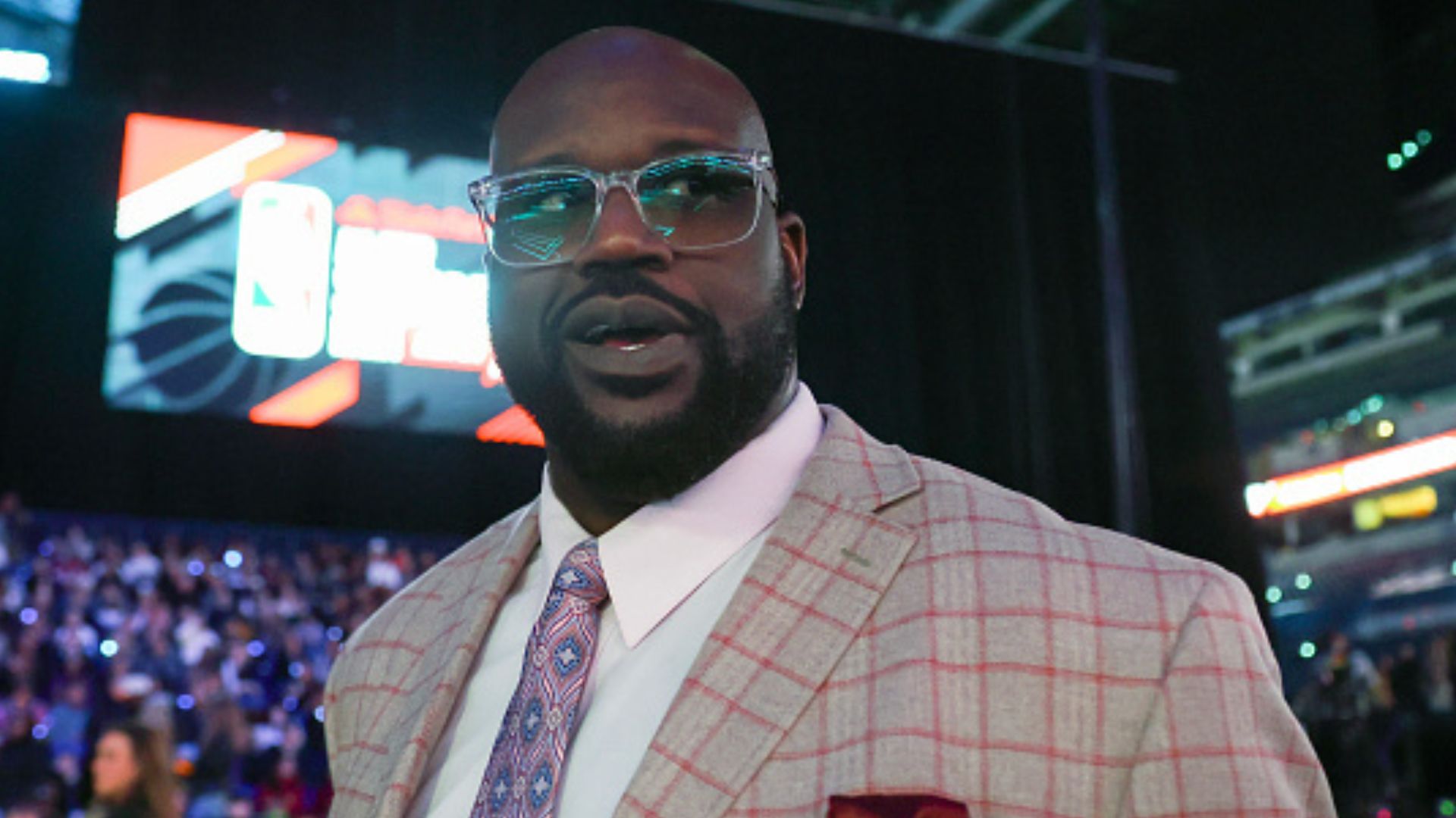 4x NBA champion Shaquille O'Neal names all-time starting five, snubs LeBron James for Michael Jordan Shaquille O'Neal in the frame (Getty)