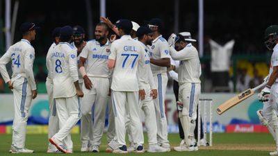 Former India bowling coach champions Akash Deep for Border-Gavaskar Trophy; pushes for RCB star over Arshdeep Singh Team India players celebrate with each other in this frame. (Getty)