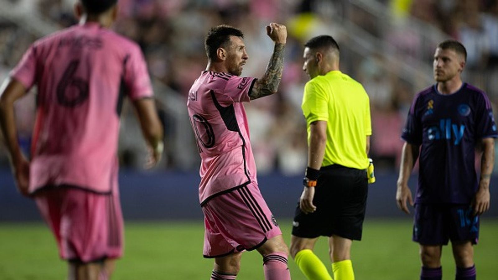 Lionel Messi scores, Inter Miami move closer to No. 1 seed with 1-1 draw against Charlotte FC Lionel Messi celebrates after scoring a goal in the second half of the game against Charlotte FC at Chase Stadium