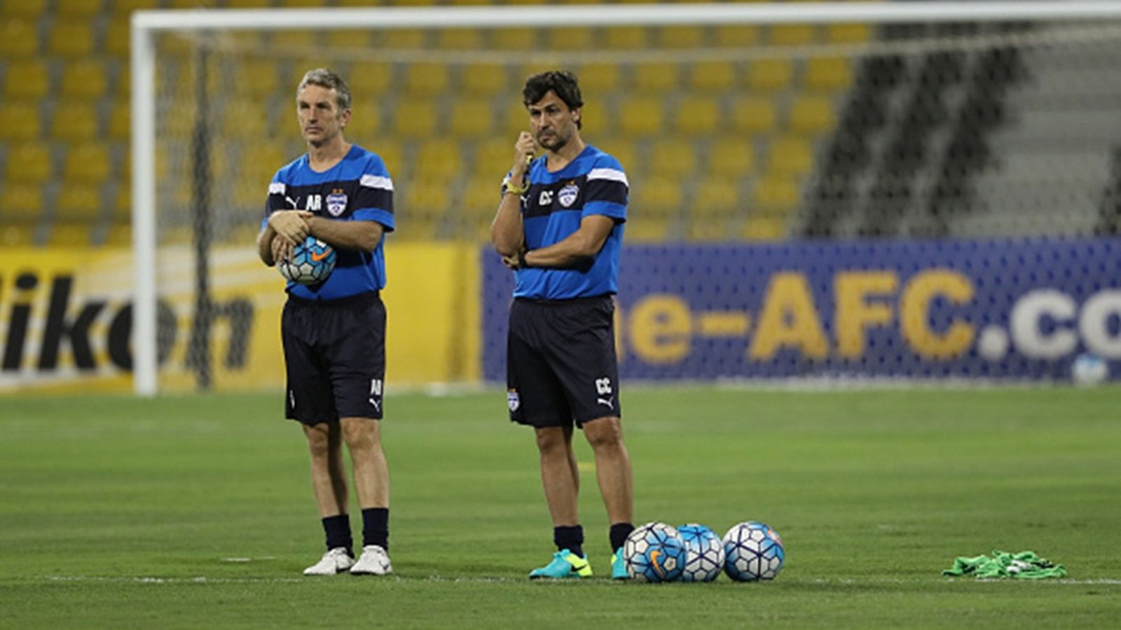 East Bengal part ways with Spanish coach Carles Cuadrat after three losses in ISL 2024-25 Albert Roca and Carles Cuadrat watch over the players during a training session