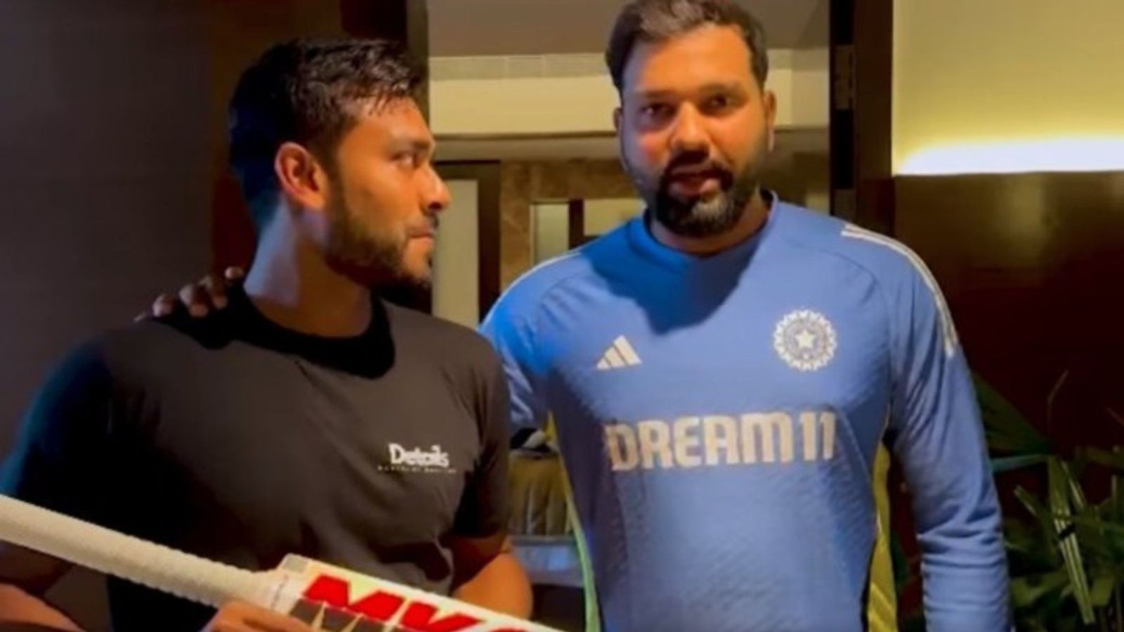 Mehidy Hasan Miraz gives Rohit Sharma special gift after IND vs BAN Test series, see Indian captain's reaction Mehidy Hasan Miraz gives Rohit Sharma special gift after IND vs BAN Test series, see Indian captain's reaction
