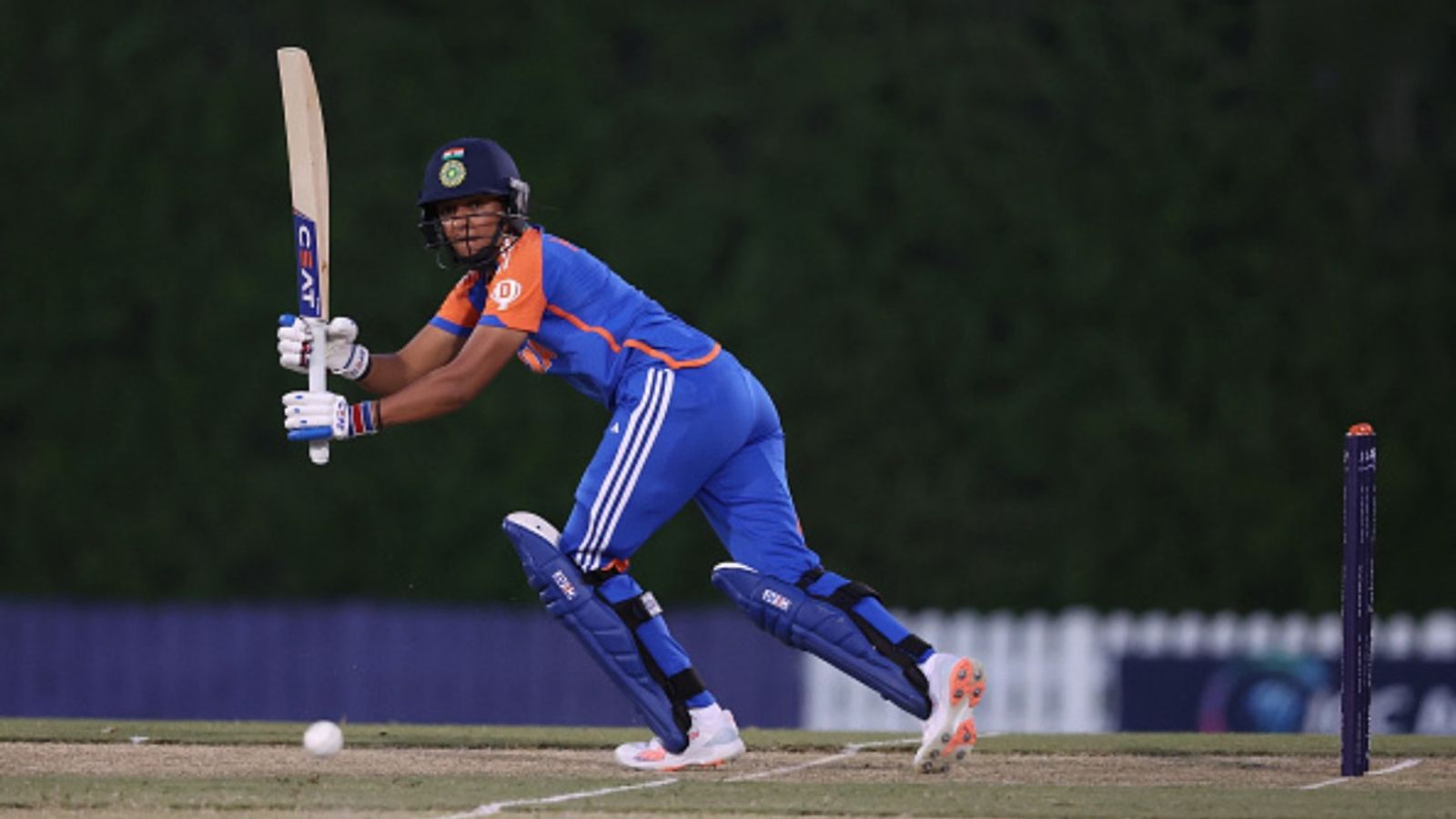 Harmanpreet Kaur to keep on batting at number 3 in T20 World Cup despite failures in warm-up fixtures, reveals Team India's head coach Harmanpreet Kaur to keep on batting at number 3 in T20 World Cup despite failures in warm-up fixtures, reveals Team India's head coach