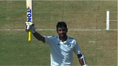 Abhimanyu Easwaran misses out on double-century on Day 4, Shams Mulani gets biggest breakthrough for Mumbai SportsTak