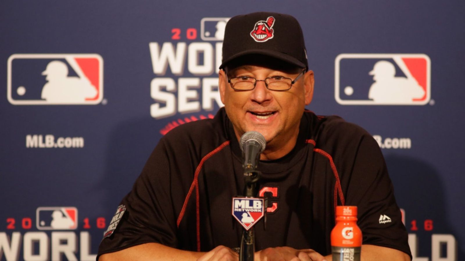 Cincinnati Reds sign Terry Franco a three-year contract as their new manager Terry Francona