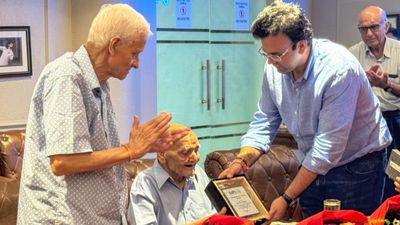 Delhi Sports Journalists’ Association honours veteran sports journalists at Arun Jaitley Cricket Stadium DDCA President Rohan Jaitley (right) felicitates the veteran journalist Mr. Kewal Kaushik (centre) in this frame.