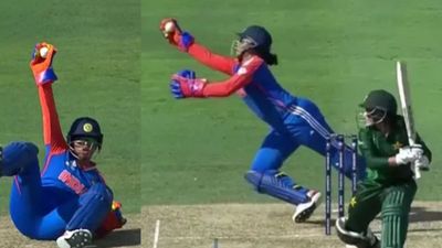 WATCH: Richa Ghosh takes one-handed blinder behind the wicket to dismiss Fatima Sana in IND vs PAK Women's WC clash Richa Ghosh, Fatima Sana
