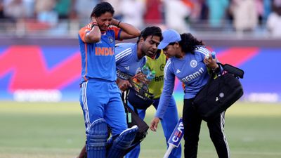 Big setback for India women despite defeating Pakistan in Women's T20 World Cup as Harmanpreet Kaur gives massive injury scare Harmanpreet Kaur
