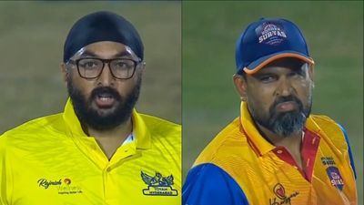 'Are you playing a Test match?': Monty Panesar trolls Yusuf Pathan as he bowls a maiden over against him in LLC 2024 Monty Panesar, Yusuf Pathan