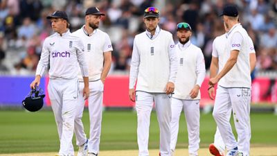 England star leaves Test series against Pakistan midway to fly back to home for this reason England players Ollie Pope, Chris Woakes, Joe Root, Ben Duckett and Olly Stone in this frame.