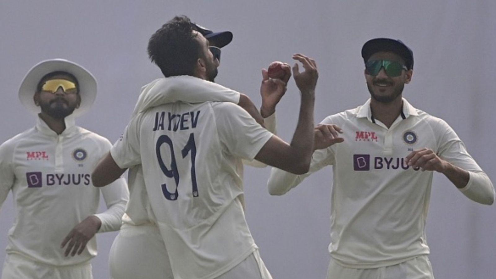 Out-of-favour India star extends contract with Sussex for County Championship on 2-year deal ahead of Test series against New Zealand File Photo: India's Jaydev Unadkat (C) celebrates with teammates after the dismissal of Bangladesh's Zakir Hasan during 2nd Test against Bangladesh. (Getty)