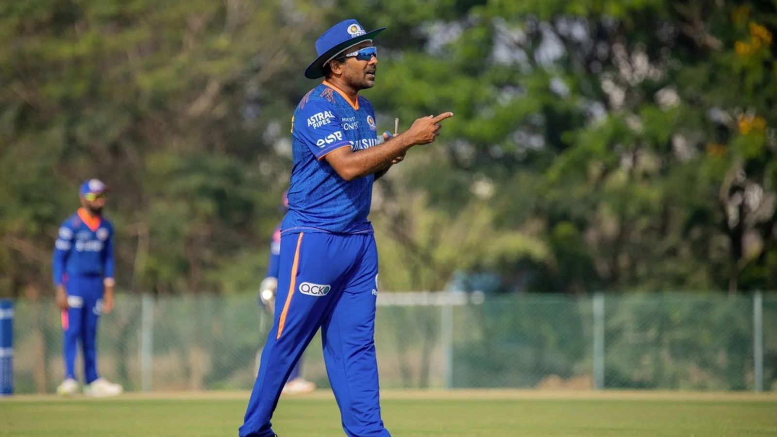 Big News: Mumbai Indians announce Sri Lanka legend as new head coach ahead of IPL 2025, Mark Boucher sacked MI head coach Mahela Jayawardene in this frame.