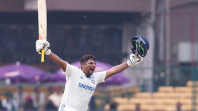 'I loved the way he was ducking...': Ex-India cricketer compares Sarfaraz Khan with 'Javed Miandad' after stellar show in Bengaluru Sarfaraz Khan