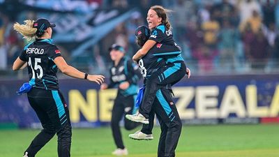 New Zealand clinch maiden Women's T20 World Cup title with thumping 32-run win over South Africa in grand finale New Zealand's Eden Carson, Georgia Plimmer and Molly Penfold celebrate their victory at the end of the ICC Women's T20 World Cup final match against South Africa on October 20, 2024