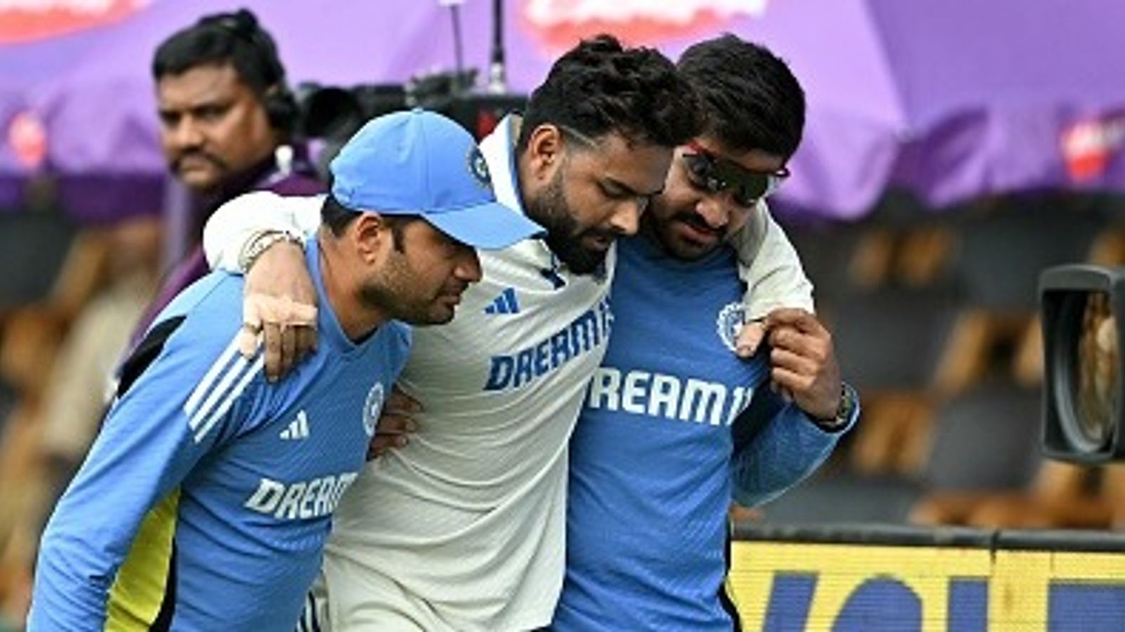 Big update on Playing XI for 2nd Test: Ajit Agarkar-led selection committee leaves call on Rishabh Pant's inclusion on Rohit Sharma and Gautam Gambhir India's Rishabh Pant (2R) walks back to the pavilion after an injury during the second day of the first Test against New Zealand