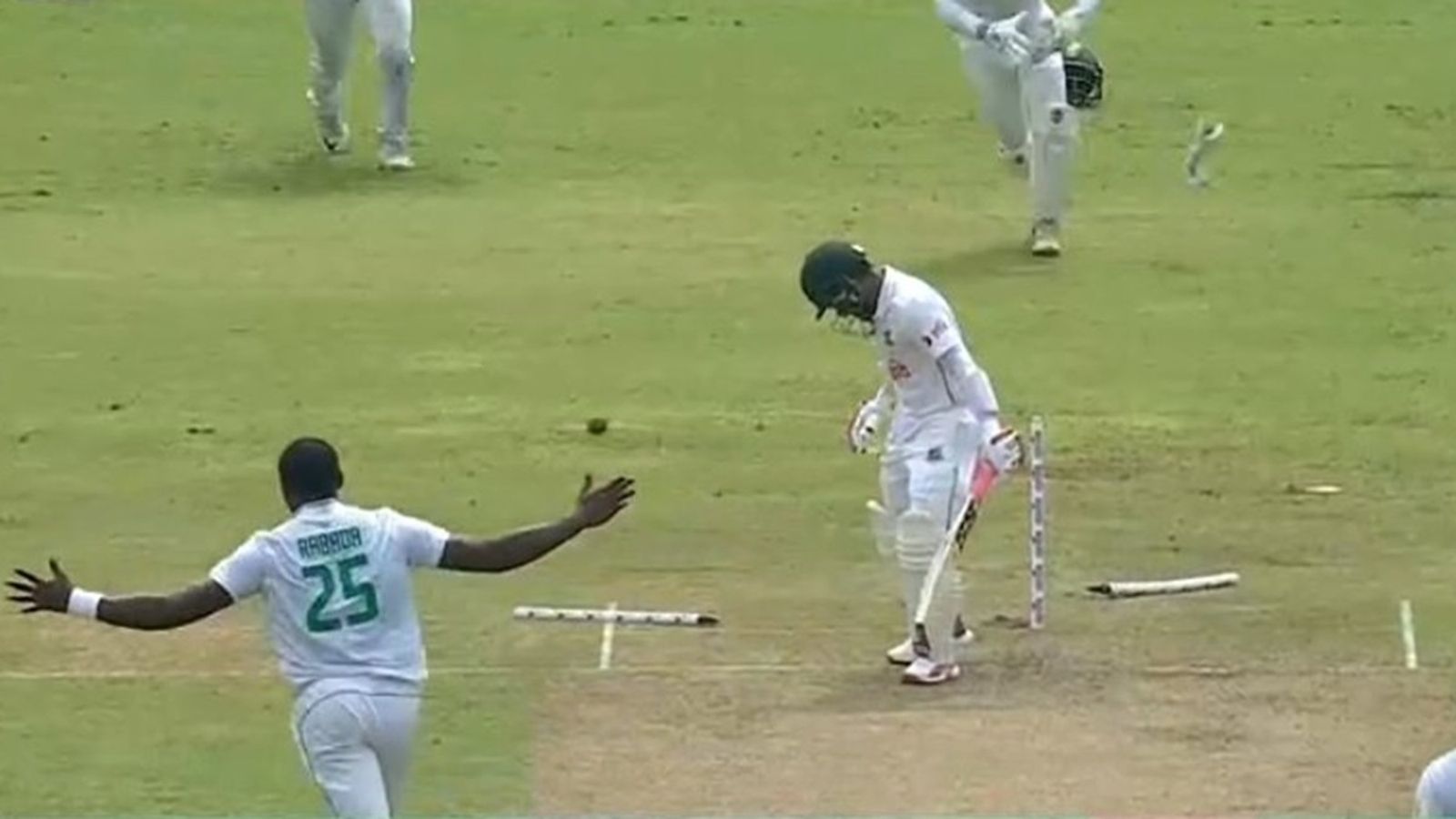 BAN vs SA: Kagiso Rabada breaks Waqar Younis' record, becomes fastest to 300 Test wickets by balls taken South Africa pacer Kagiso Rabada knocks over Mushfiqur Rahim in the first Test against Bangladesh