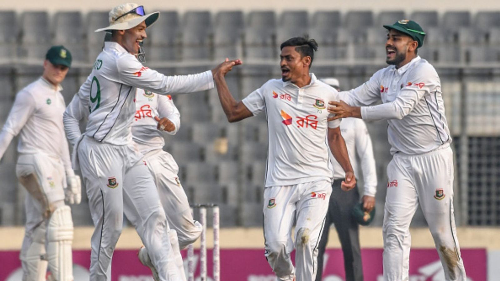 BAN vs SA: Taijul Islam's fifer leads Bangladesh's fightback after 106 all out, reduces South Africa to 140/6 at stumps BAN vs SA: Taijul Islam's fifer leads Bangladesh's fightback after 106 all out, reduces South Africa to 140/6 at stumps