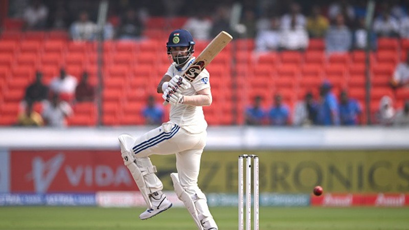 'KL Rahul should be rested now...': Ex-Pakistan cricketer wants Sarfaraz Khan's inclusion in India's XI ahead of second Test against New Zealand 'KL Rahul should be rested now...': Ex-Pakistan cricketer wants Sarfaraz Khan's inclusion in India's XI ahead of second Test against New Zealand