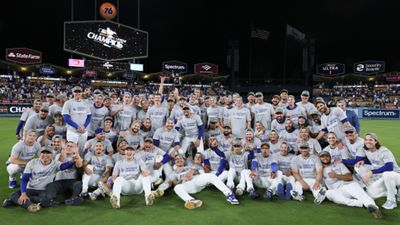 Los Angeles Dodgers topples New York Mets to clinch National League Championship, earns World Series spot joining New York Yankees Los Angeles Dodgers celebrating their win