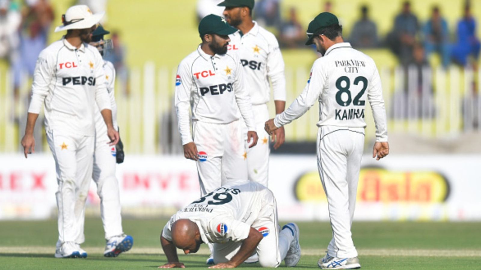 PAK vs ENG, 3rd Test: Sajid Khan haunts England with cracking 6-fer despite Smith's 89, visitors make quick amends to leave Pakistan reeling at 73/3 Pakistan's Sajid Khan (centre) celebrates after taking a wicket on Day 1 of the third Test against England