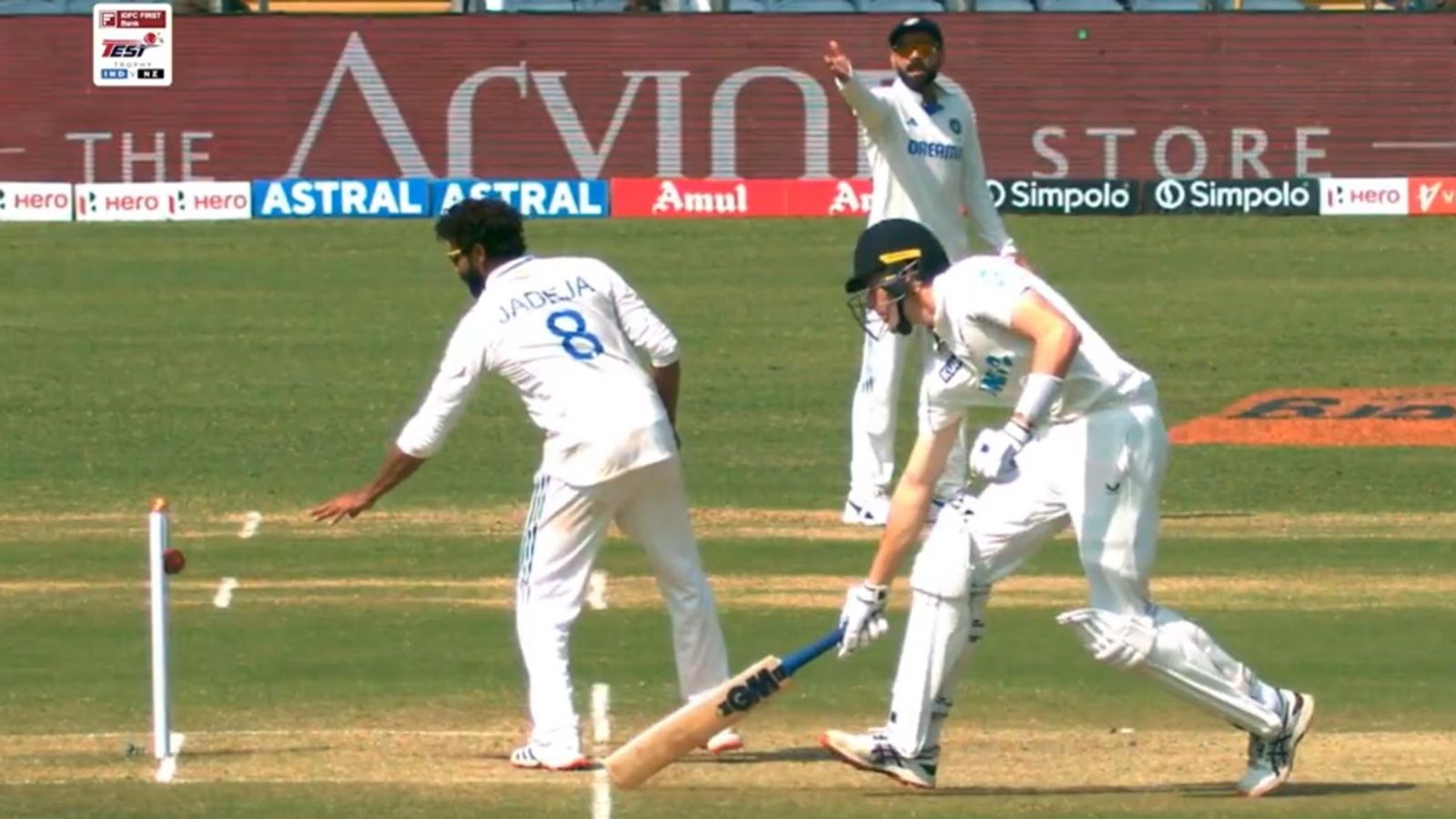 Ravindra Jadeja pulls off an unintentional run out like CSK teammate MS Dhoni to end New Zealand's second innings; watch video Ravindra Jadeja runs out William O'Rourke