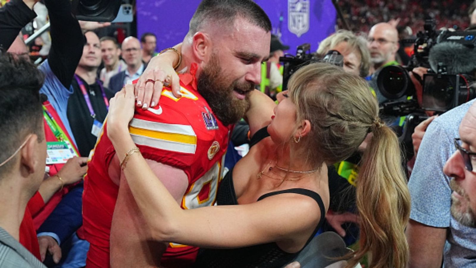 Taylor Swift and Travis Kelce buys a $6 million luxury estate, gilded purchase turn fans angry, know details Taylor Swift and Travis Kelce in the frame