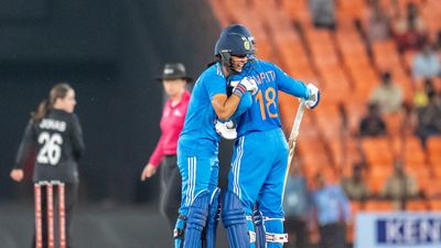 'Would like to give credit to Smriti...': Harmanpreet Kaur hails Mandhana after India's six-wicket win against New Zealand Harmanpreet Kaur and Smriti Mandhana
