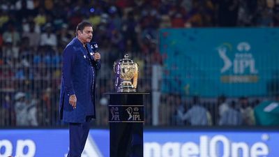Sunrisers Hyderabad to Kolkata Knight Riders; IPL franchises that spent more money on overseas cricketers than Indians Ravi Shastri with IPL trophy