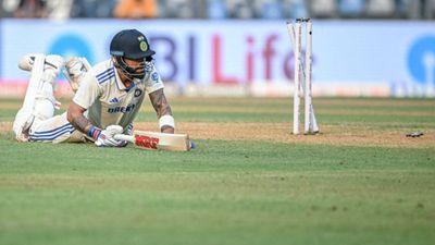'Waste of a wicket, don't know what..': Ravi Shastri brutally slams Virat Kohli's irresponsible run out Virat Kohli gets run out on Day 1 of the third Test