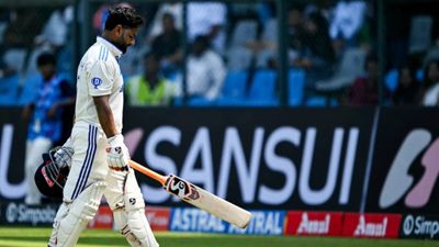 'How sure are we he hit it...': AB De Villiers' blunt verdict on Rishabh Pant's controversial dismissal in IND vs NZ 3rd Test Rishabh Pant in this frame