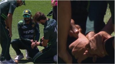 Babar Azam comes to Shaheen Afridi's rescue as he injures finger on left hand due to Perth's awkward bounce; video goes viral Babar Azam, Shaheen Afridi