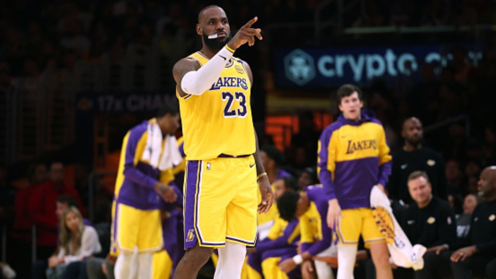 LeBron James shines again with 2nd consecutive Triple-Double in Lakers' win over Raptors LeBron James shines again with 2nd consecutive Triple-Double in Lakers' win over Raptors
