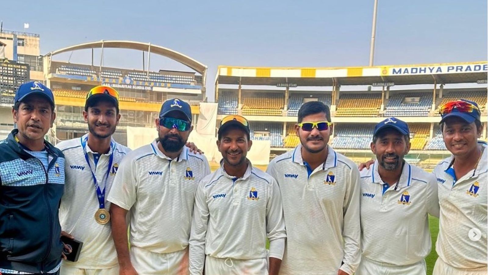 Mohammed Shami’s 7-wicket blitz during Bengal vs Madhya Pradesh Ranji Trophy 2024 clash fires warning ahead of Border-Gavaskar Trophy 2024-25 Mohammed Shami with Bengal squad