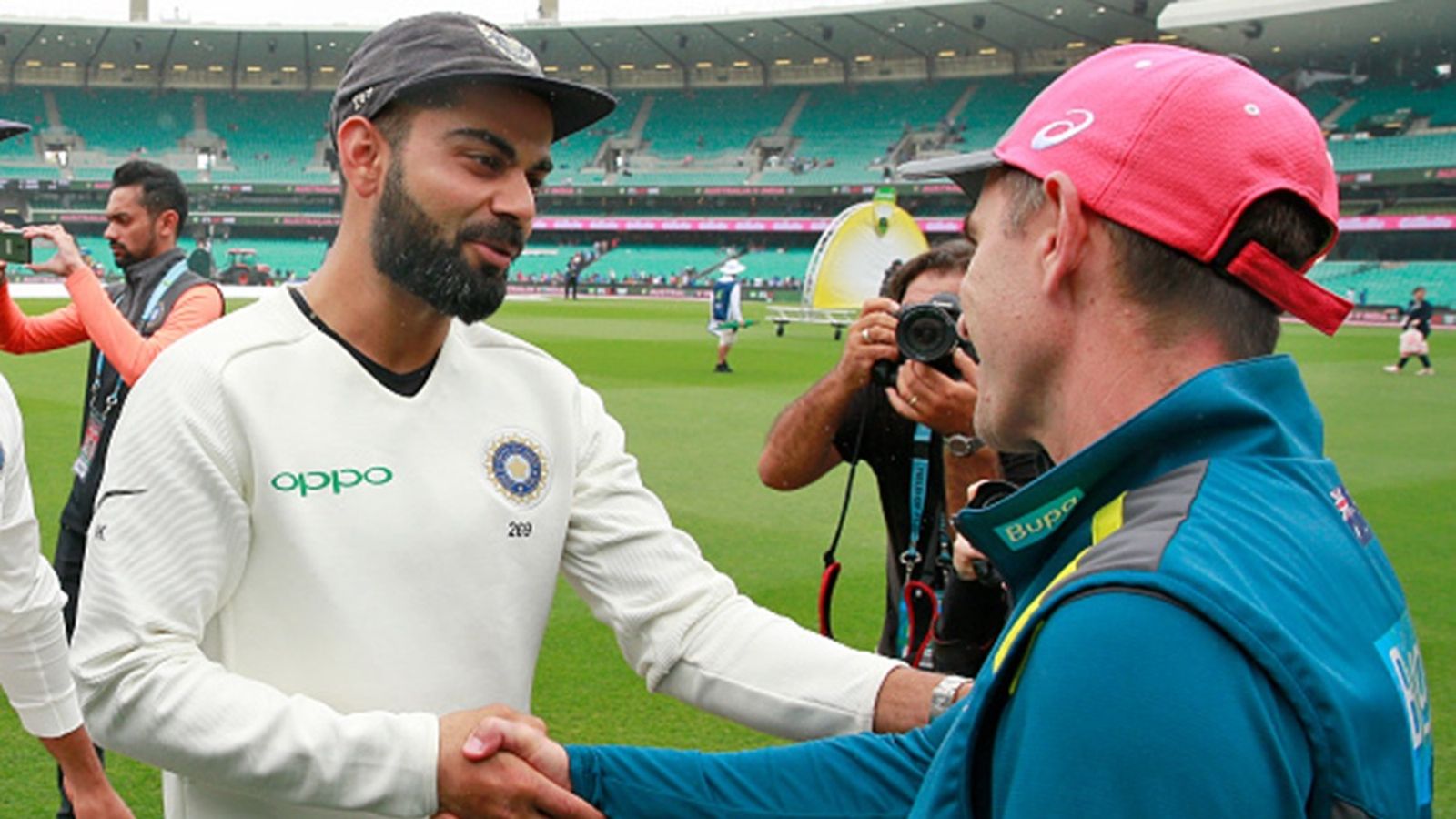 'They'll be getting written off for being too old but...': Justin Langer has a message to critics of India's senior players ahead of BGT 2024-25 Virat Kohli and former Australia head coach Justin Langer shake hands during Border-Gavaskar 2018-19.