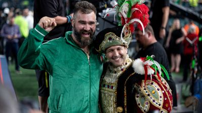 ESPN Presenter shares funny story of breaking NFL star Dale Carter's suspension news while sleeping with a women says, 'greatest episode ever' Jason Kelce and Adam Schefter in the frame